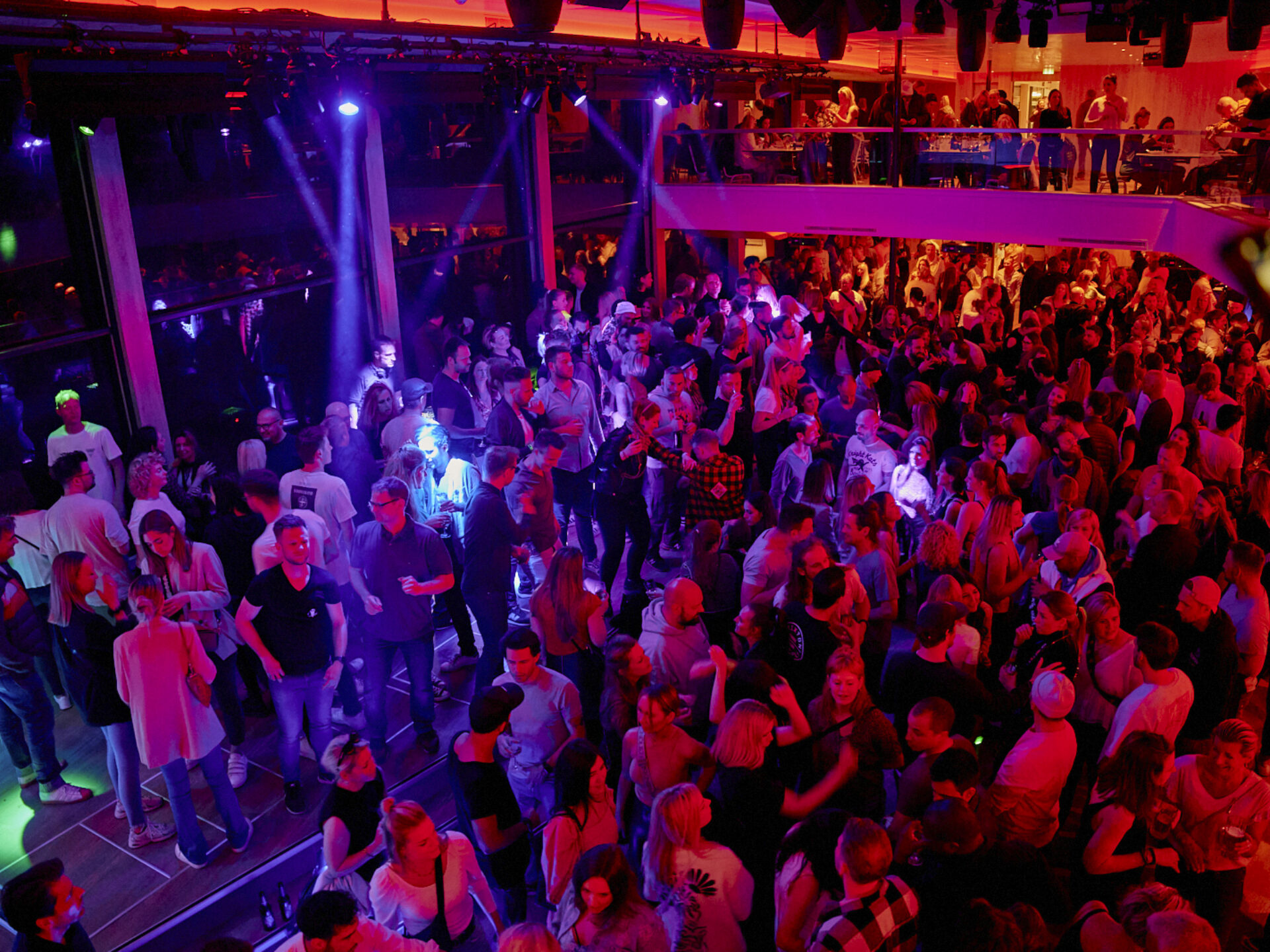 All Inklusive Partyschiff Friday Night Party incl. Abendessen und