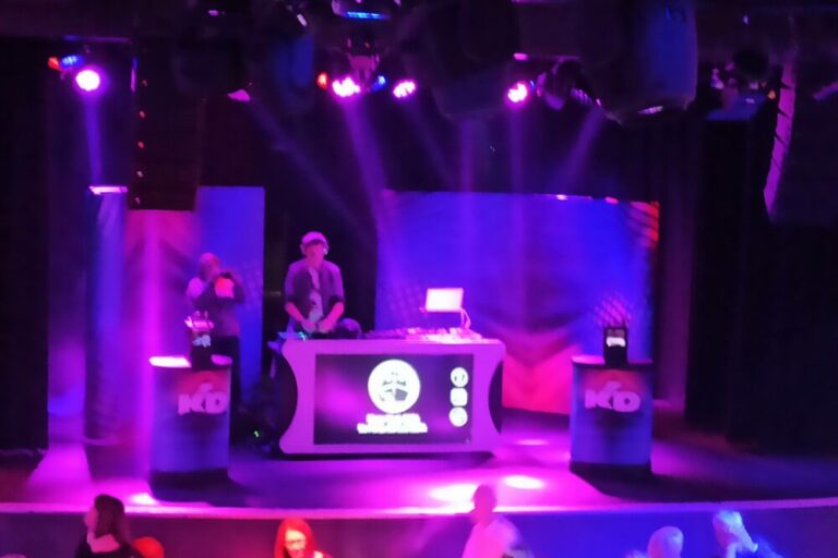 Köln Partyschiff DJ